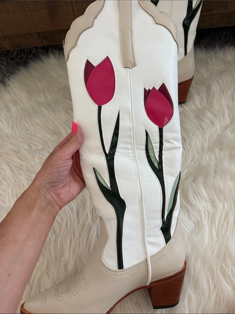 Women’s Tulip Embroidered Western Boots 7 NWOT